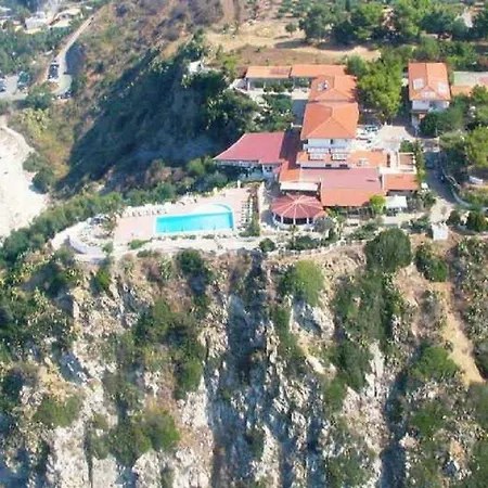 Villaggio Calispera מלון דירות 4*