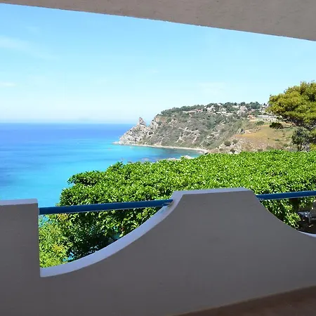 شقة فندقية Villaggio Calispera 4*