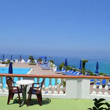 Aparthotel Villaggio Calispera 4*